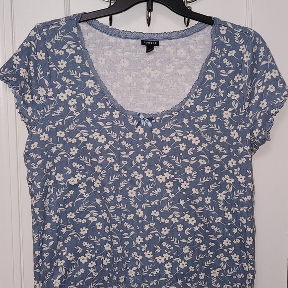 Torrid Blue and White Floral Blouse - Picture 1 of 6